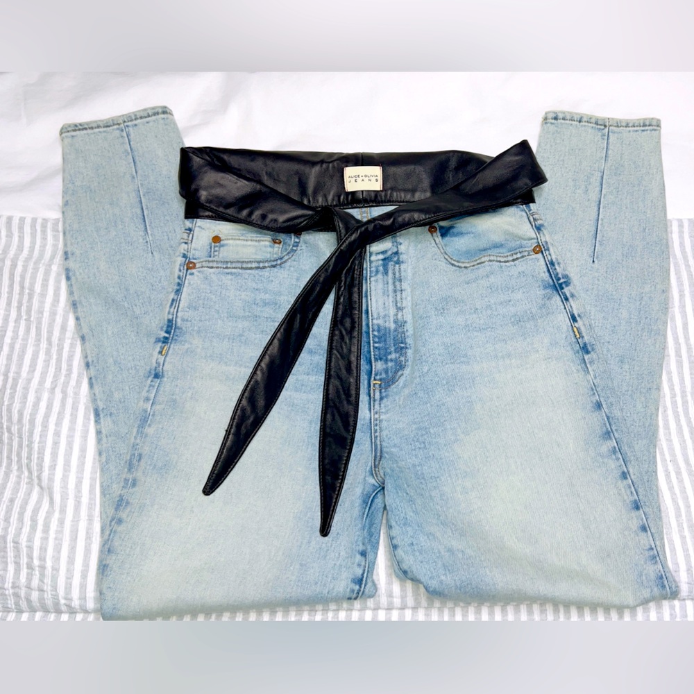 ALICE + OLIVIA Jeans: Blue Jeans with Soft Lamb Leather Belt Combo - Size 30